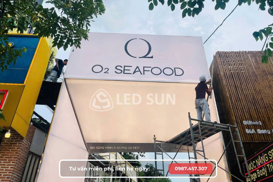 Bảng hiệu đã sửa đẹp, thể hiện hiệu quả dịch vụ sửa chữa bảng hiệu.