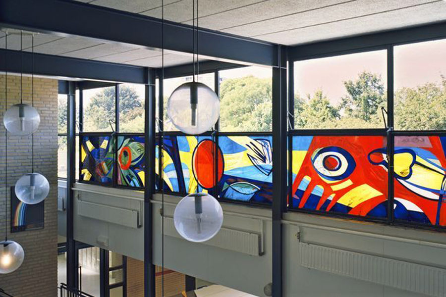 bảng hiệu vẽ tay lên kính cho nhà hàng