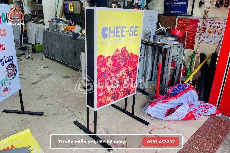 biển quảng cáo hộp đèn đứng