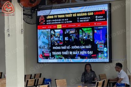 Màn hình LED P2.5 trong nhà lắp đặt tại nhà hàng, trình chiếu nội dung quảng bá