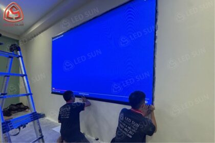 Kỹ thuật viên Led Sun thay thế module led p2 nhanh chóng so với thay màn hình lcd cồng kềnh
