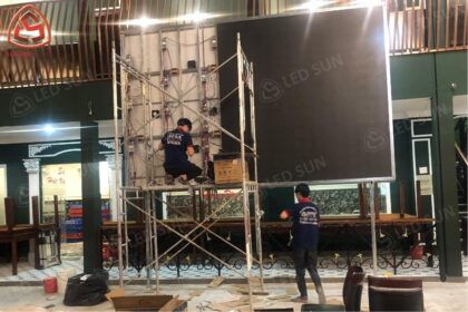 So sánh cơ chế lắp ráp của Màn Hình LED Cố Định Và Di Động với ốc vít thủ công và khóa nhanh Fast-Lock